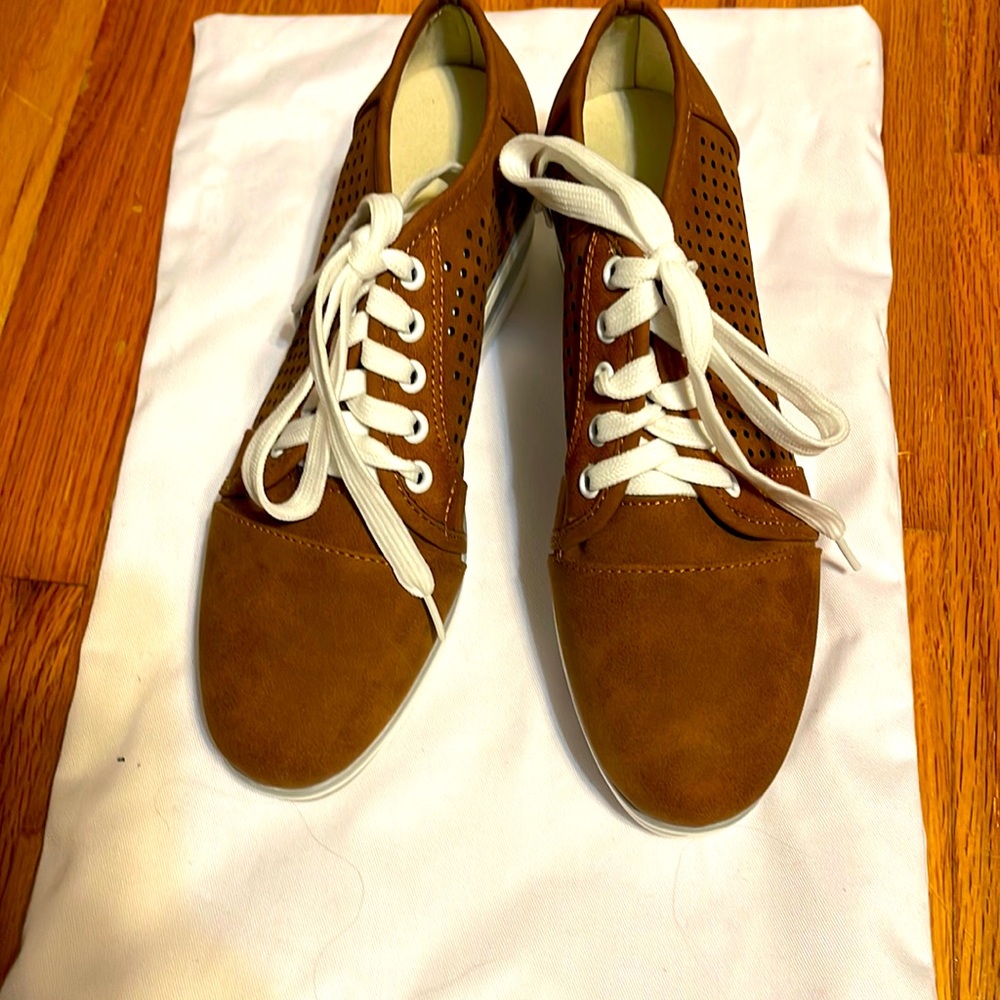 Brand new shoes- in great condition